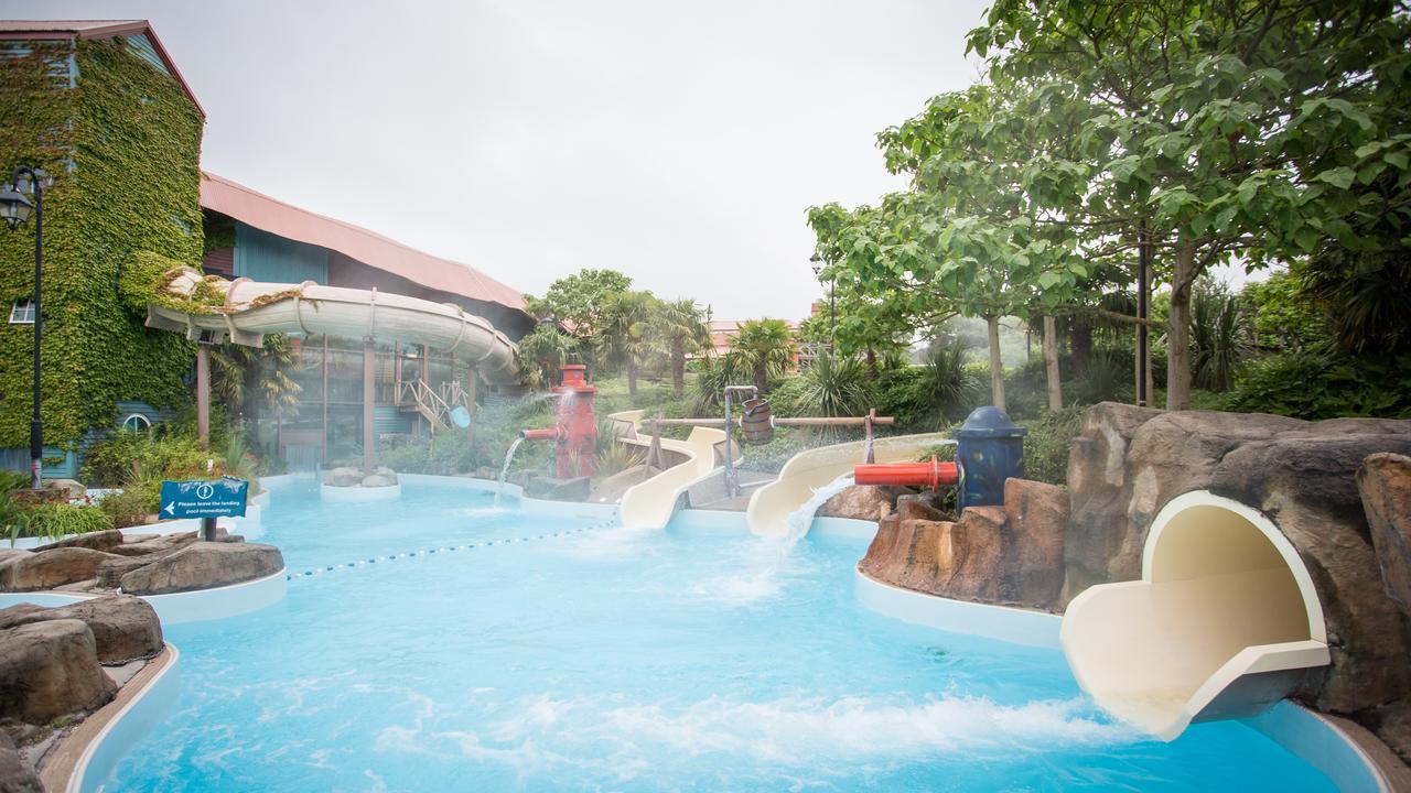 Alton Towers Resort Biddulph  Buitenkant foto